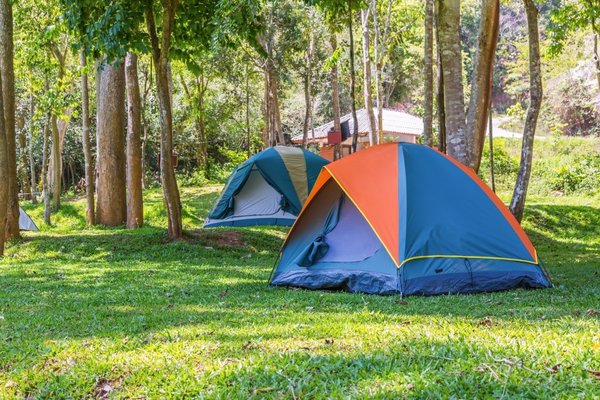Les bonnes pratiques pour un voyage en camping naturiste respectueux de l'environnement